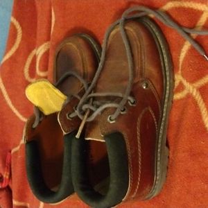 Kids land Rover hiking boots.